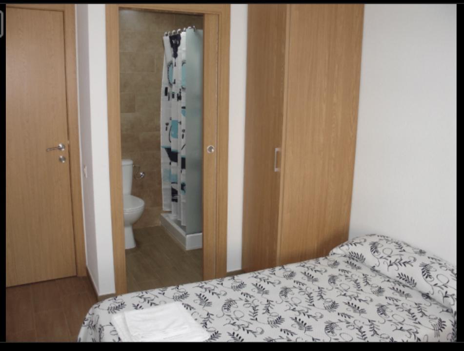 Habitacions Casa Roberto ออนตินเยนต์ ภายนอก รูปภาพ